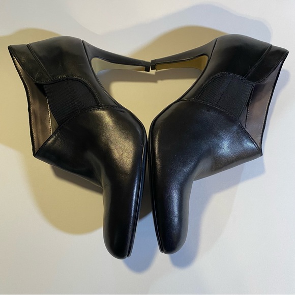 Adrienne Vittadini SZ 9M pull on booties leather GUC has spandex inset sexy! - Picture 4 of 9